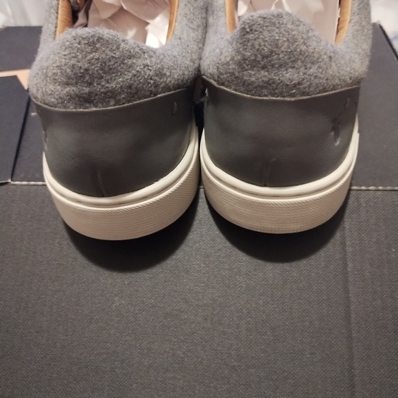 New Frye women's  sneaker New Gray Size 9M - Picture 3 of 10